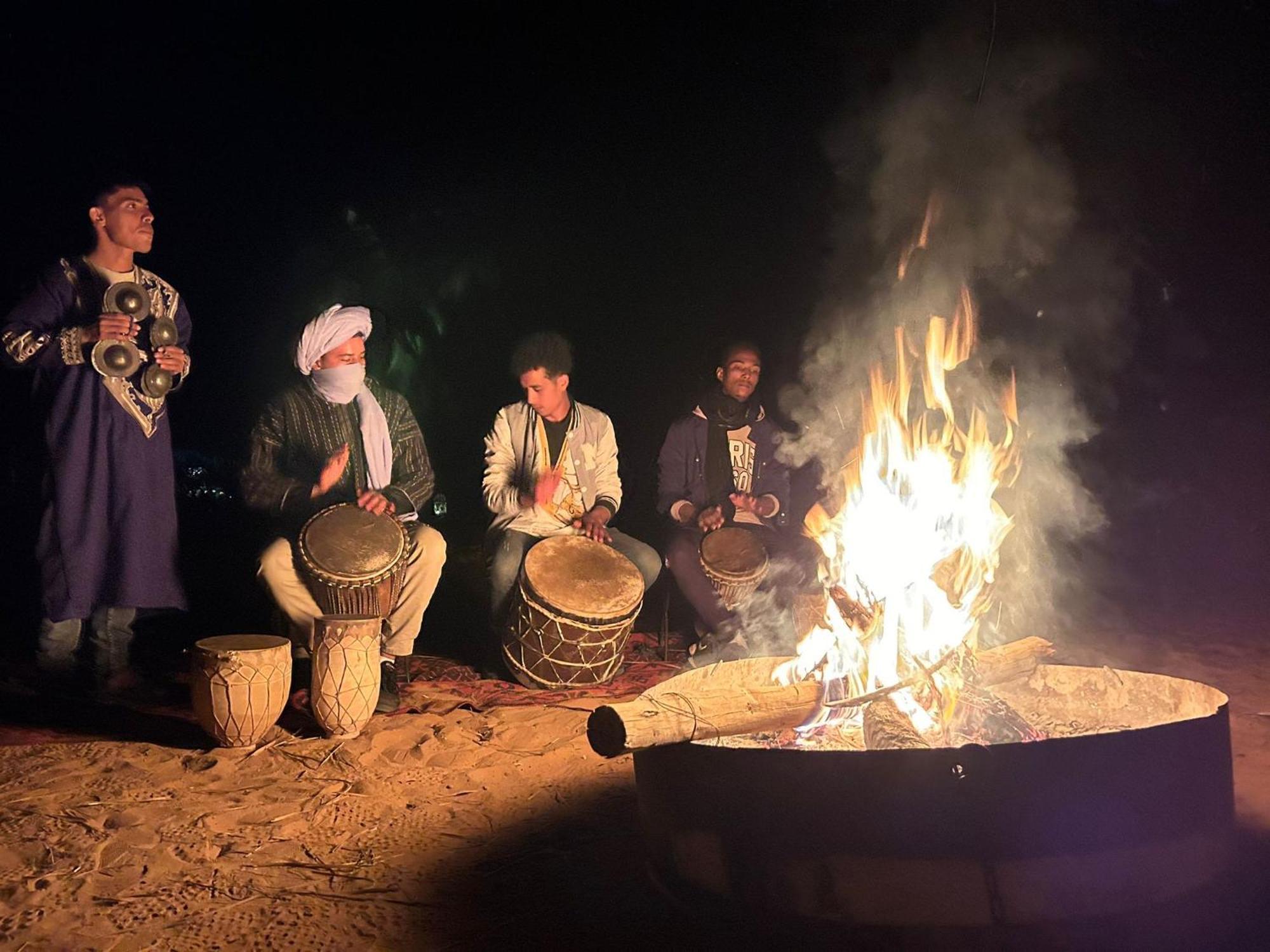 Готель Sahara Tours Luxury Camp Мерзуга Екстер'єр фото